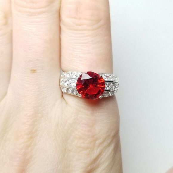 Vintage Round Red Rhinestone Ring, Silver Tone Size 7 1/2 Band, Sparkly Estate - Picture 7 of 7